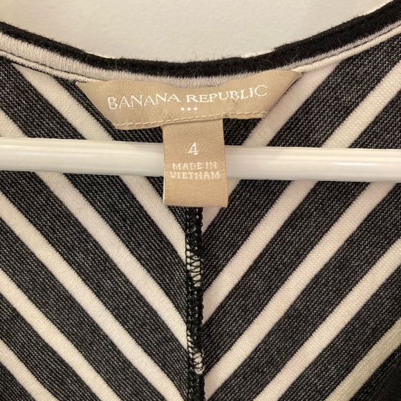 Women’s dress - Picture 2 of 4